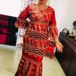 Robe longue coupée en bazin Getzner rouge à garniture dorée