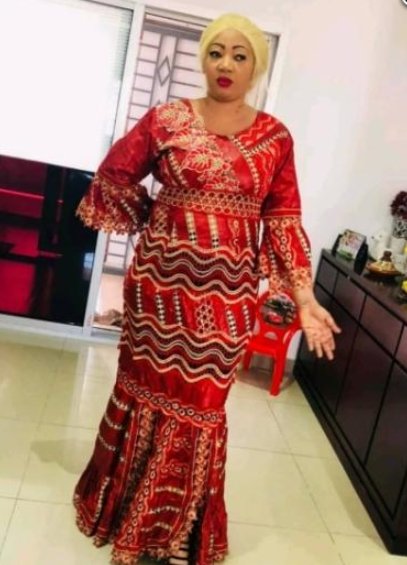 Robe longue coupée en bazin Getzner rouge à garniture dorée – MYBEST