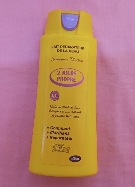 Lait réparateur de la peau 2 JOURS PROPRE gommant et clarifiant riche en huile de coco, collagène et aux extraits de plantes naturelles