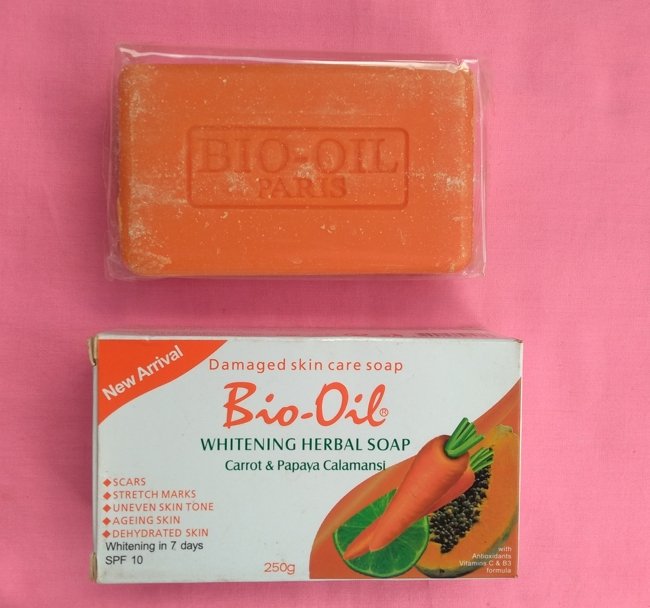 Savon blanchissant pour la peau abîmée à base de plantes, de carotte et de papaye, calamansi BIO-OIL