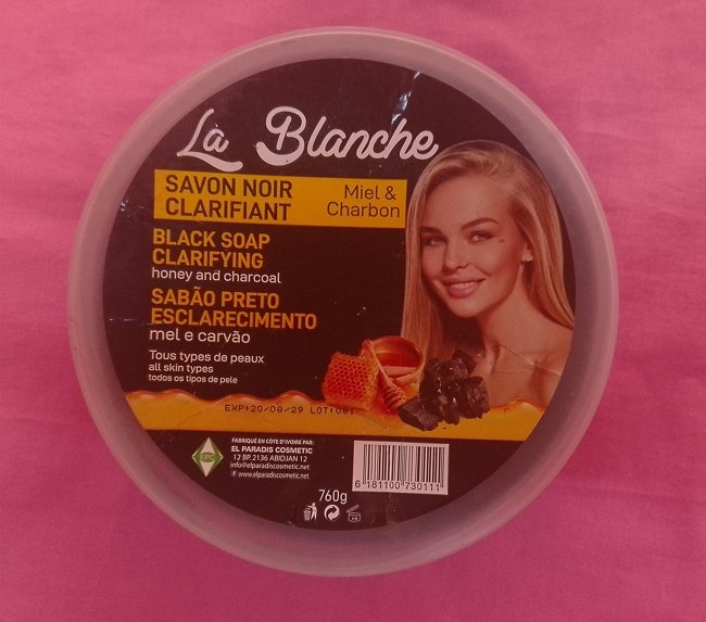 Savon noir clarifiant LA BLANCHE à base de miel et charbon pour tous types de peaux