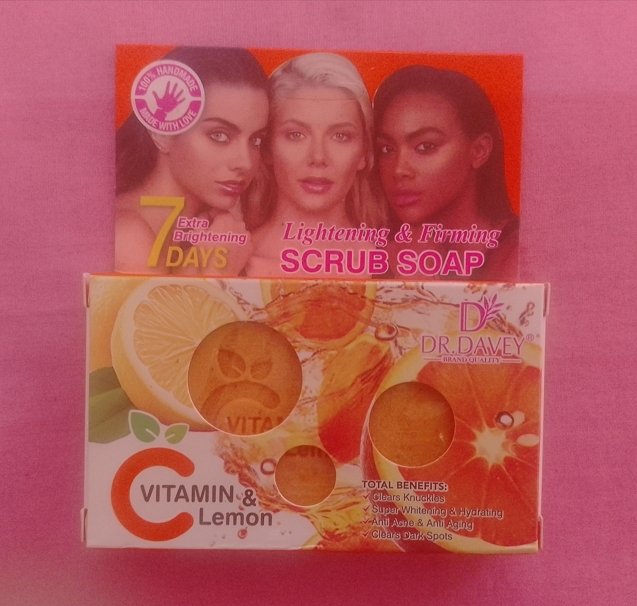 Savon gommant éclaircissant et raffermissant DR.DAVEY à la vitamine et citron