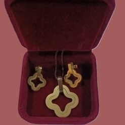 Collier à pendentif et boucles d'oreilles en trèfles